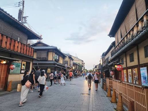 Lantern-lit lane in Gion at night